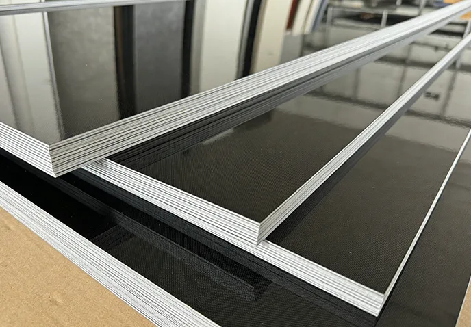 As características do painel de parede de cristal de carbono com espelho PET.